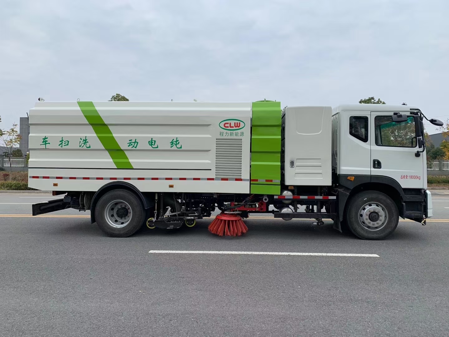 東風(fēng)華神純電動洗掃車圖片3